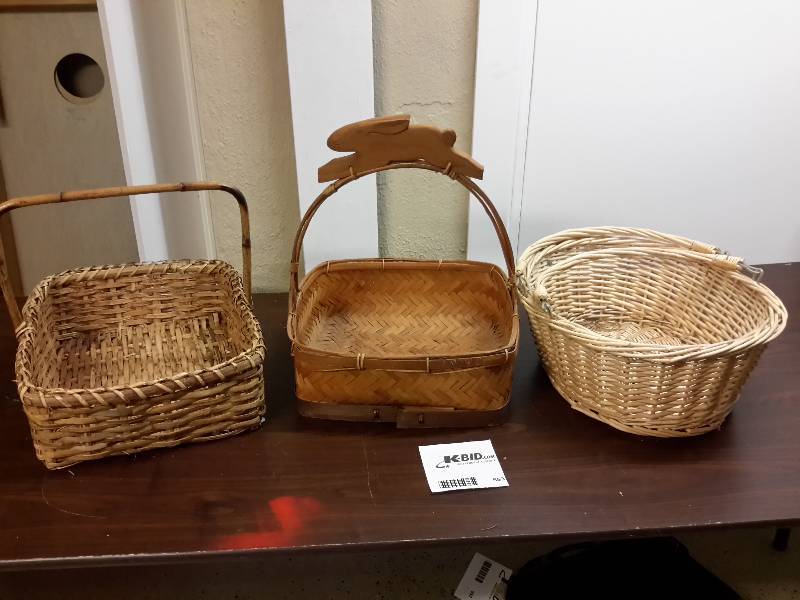 lot 553 image: 3 Wooden Wicker Baskets
