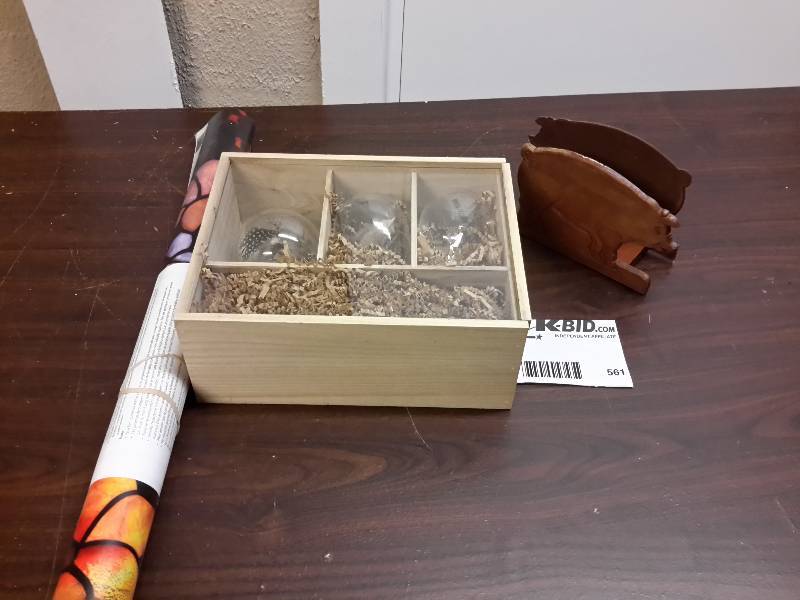 lot 561 image: Miscellaneous Items, Napkin Holder, Stain Glass Window Cover, Wooden Display Box