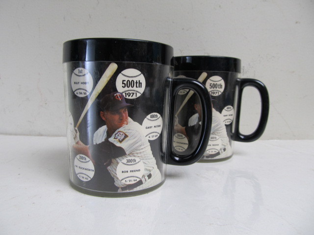 lot 10 image: Pair of  Vintage 1971 HARMON KILLEBREW Coffee Mugs