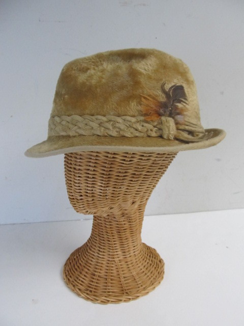 lot 77 image: Vintage Soft Faux Fur Charles Knox Fedora - Size 7 14