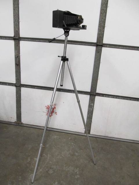lot 48 image: Vintage Brownie Folding Camera on Tripod