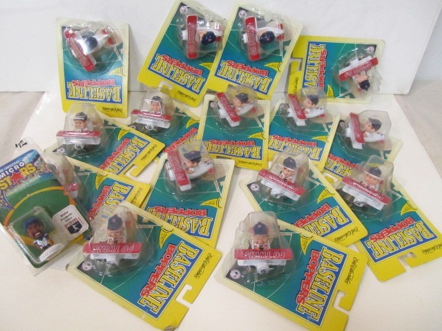 lot 55 image: Lot of 15 Ertl MN TWINS Baseball Boppers 