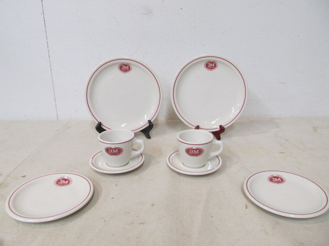 lot 102 image: Group of Vintage 3M Company Syracuse China