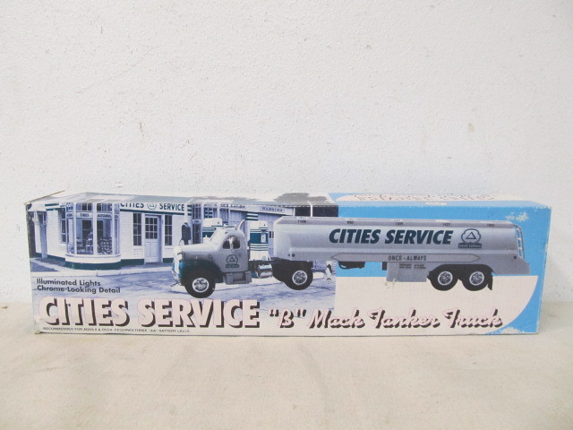 lot 108 image: Mint In Box CITIES SERVICE Diecast Truck