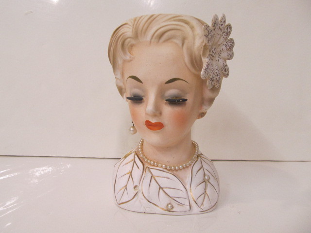 lot 109 image: Vintage Exquisite Rubens Ladies Head Vase Stamped
