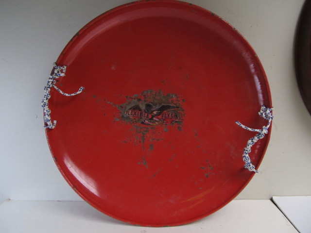 lot 118 image: Vintage 1950s Metal Disc Snow Sled