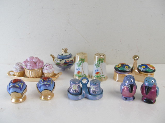 lot 122 image: Nice Group of Vintage Luster Japan Salt & Pepper Shakers #4