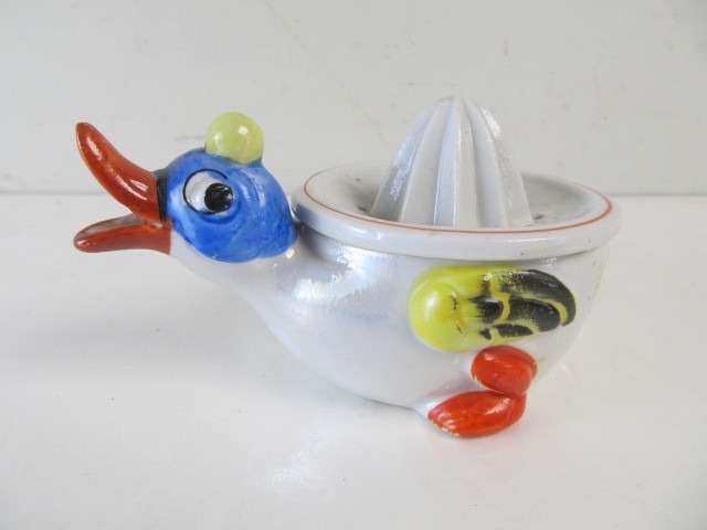 lot 123 image: Vintage 1930s-40s Japan Ceramic Duck Reamer