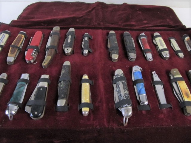 lot 137 image: Collection of Vintage Pocket Knives in Folding Case