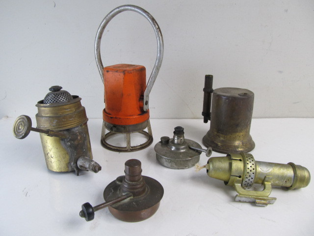 lot 138 image: Lot of Vintage Burners Lamp etc