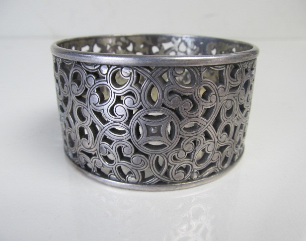 lot 178 image: Large HEAVY Vintage Sterling Silver Bracelet