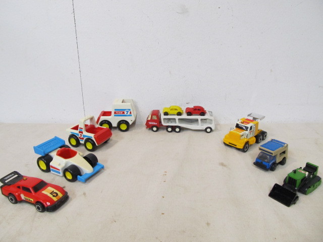 lot 171 image: Group of Small Vintage TONKA Toy Vehicles