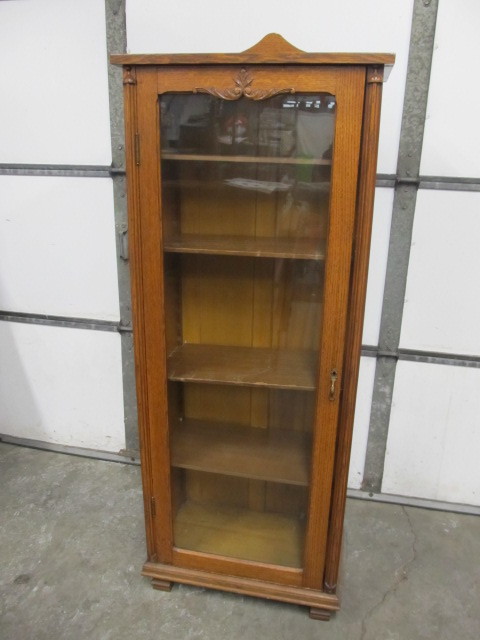 lot 182 image: Antique Oak Single Door Cabinet