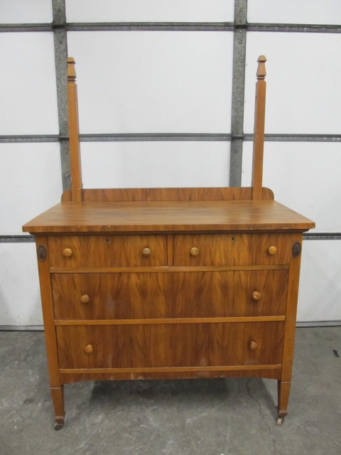 lot 185 image: Antique Dresser