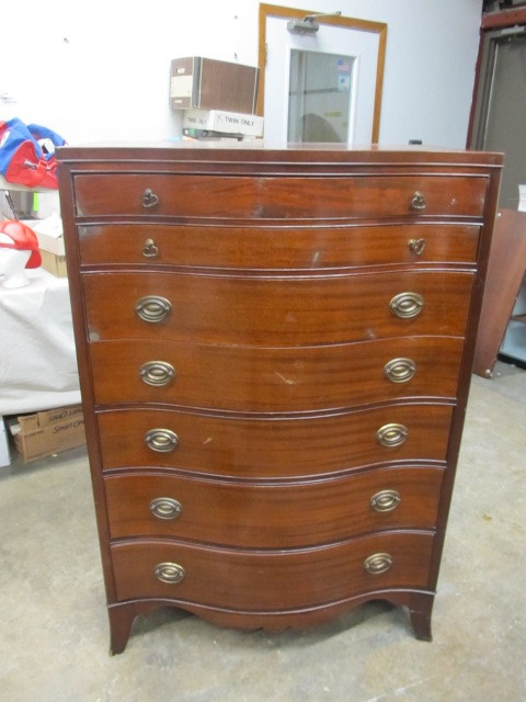 lot 186 image: Vintage Bow Front Dresser