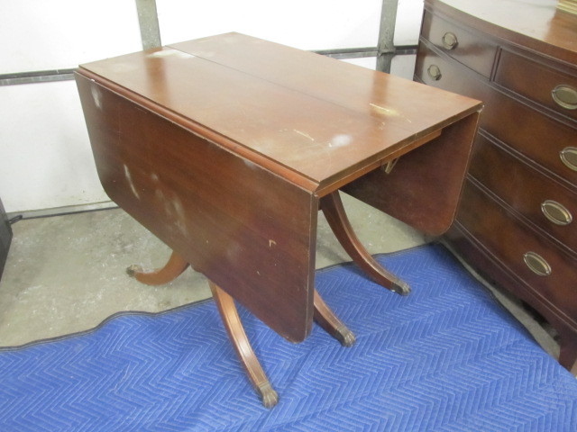 lot 189 image: Drop Leaf Table w Leaves