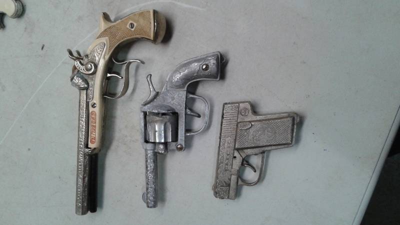 lot 27 image: Lot Of Three Vintage Hubley Cap Guns