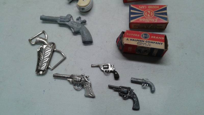 lot 28 image: Lot Of Mini Guns With Gabriel Cap Gun