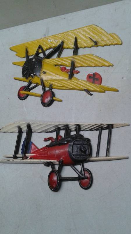 lot 31 image: Lot Of Four Vintage Homeco Metal Airplane Wall Hangings, Used, Show Wear