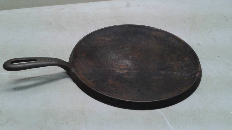 lot 35 image: Vintage Wagner Ware 9 Flat Cast Iron Pan, Used, Some Wear