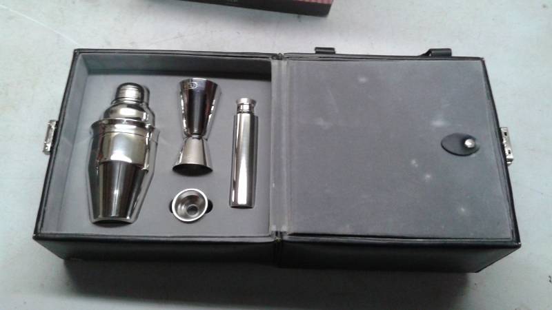 lot 41 image: GB Travel Martini Set, Unused