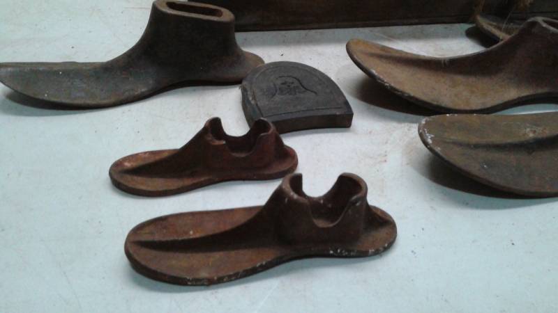 lot 49 image: Box Filled With Vintage Cast Iron Cobbler Shoes Casts