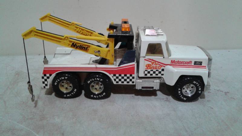 nylint tow truck