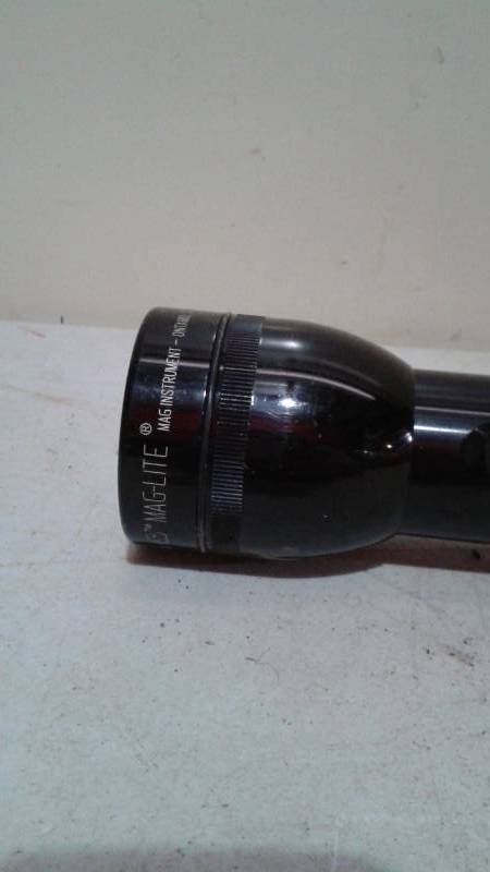 lot 126 image: Large Mag Lite Flashlight, Used