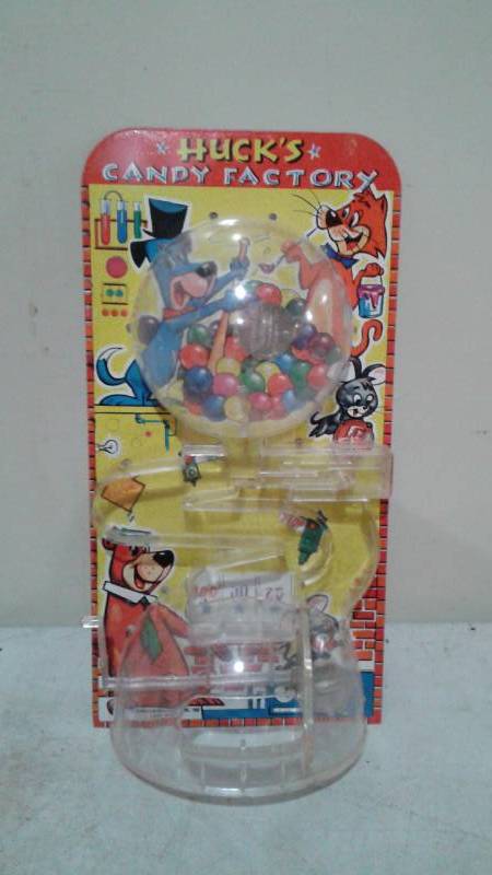 lot 145 image: Vintage Huckleberry Hound Litho Tin Gum Ball Bank, Used, Shows Wear