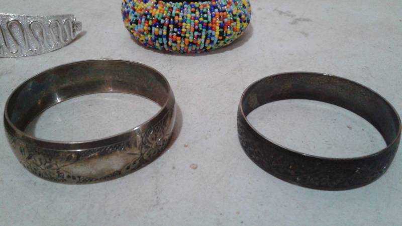 lot 215 image: Lot Of Costume Bracelets