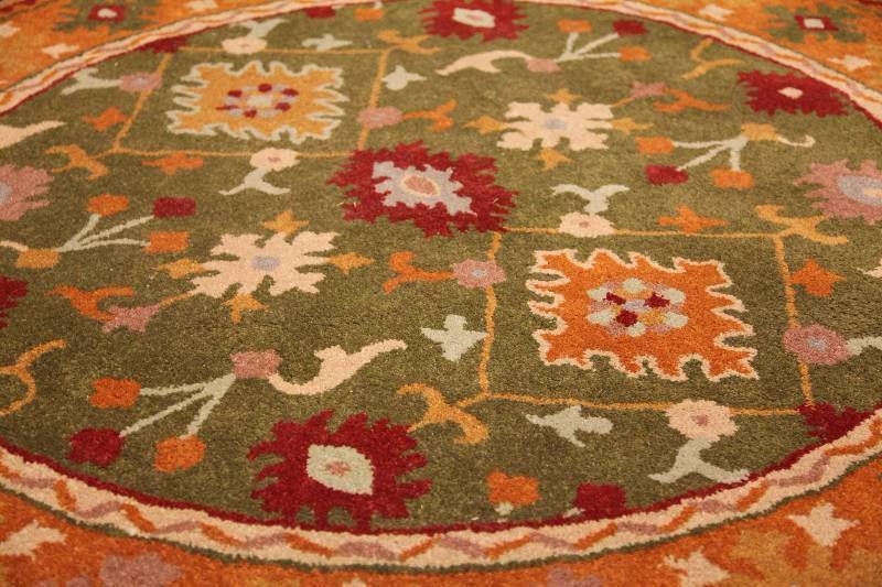 lot 16 image: 6ft Round Rug (Rug #621)
