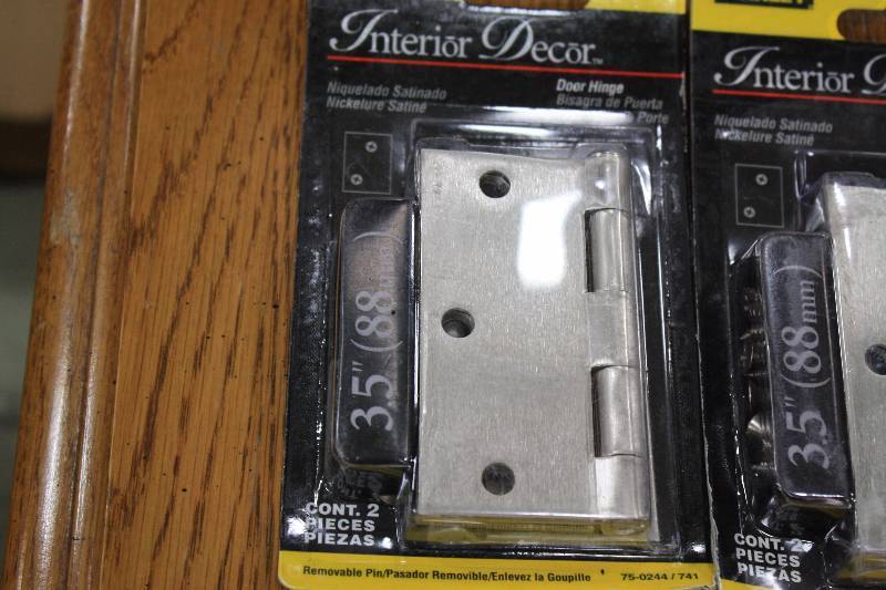 lot 103 image: Stanley 3.5 Door Hinges - New Satin Nickel 3 Qty