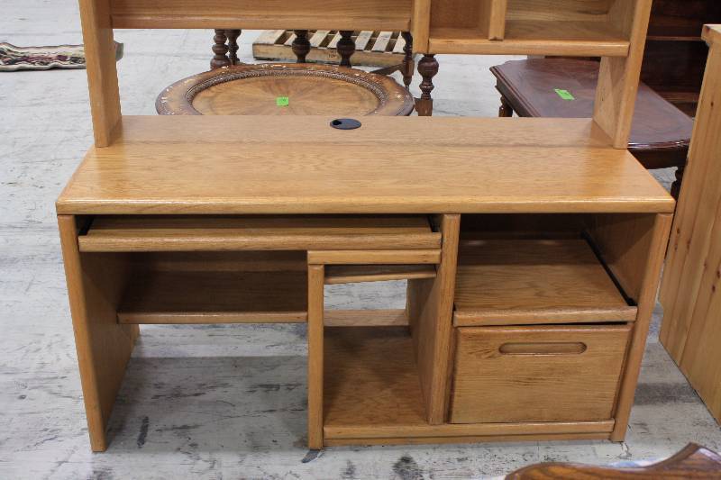 lot 183 image: Wood Desk