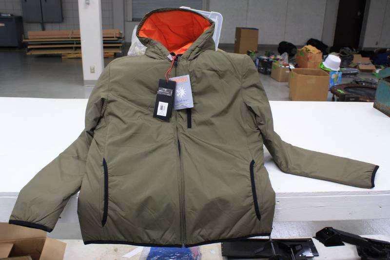 lot 20 image: Mens Swiss Hooded Thermal Jacket New $295 with Tags