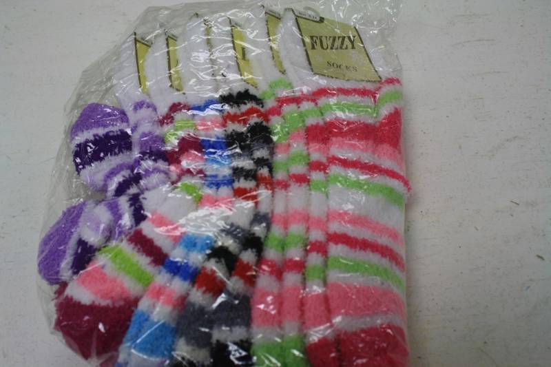 lot 55 image: Womens Fuzzy Socks Size 9-13  New 6 Pairs