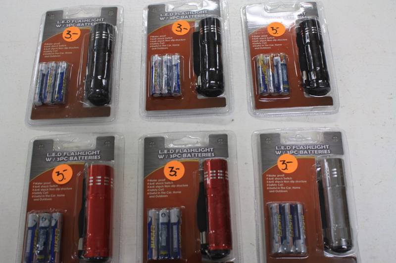 lot 86 image: Mini LED Flashlights  6 Qty with batteries
