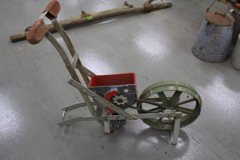 lot 117 image: Garden Seeder