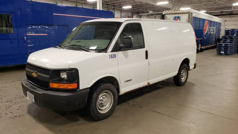 lot 5 image: 2004 Chevrolet Express 1 Ton Cargo Van