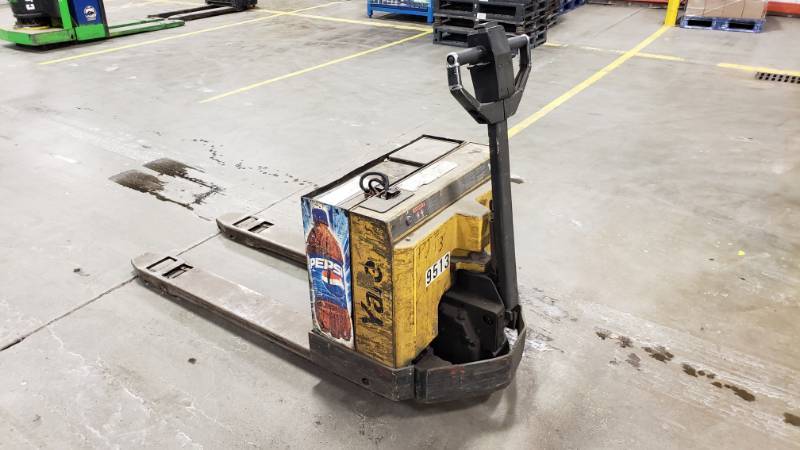 lot 8 image: 1990 Yale 4000LB Electric Fork Lift  Pallet Jack