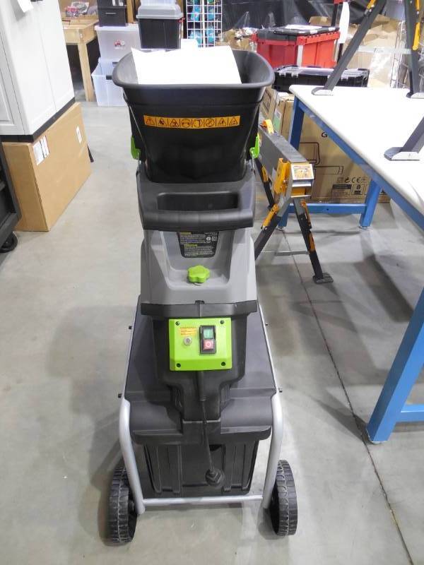 lot 226 image: Earthwise 1.25 in. 15 Amp Electric Corded Chipper Shredder