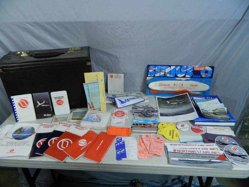 lot 7 image: Assorted Vintage Airline Collectibles