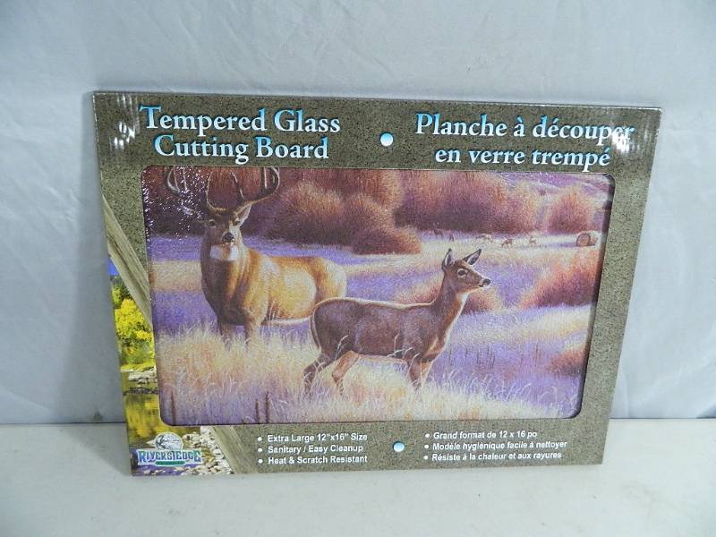 lot 13 image: New Tempered Glass Deer Cuttingboard