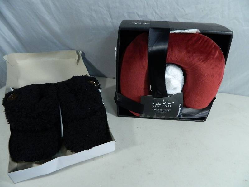 lot 25 image: New Travel Set and More