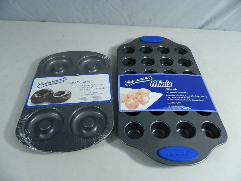 lot 35 image: 2 New Entenmanns Baking Pans