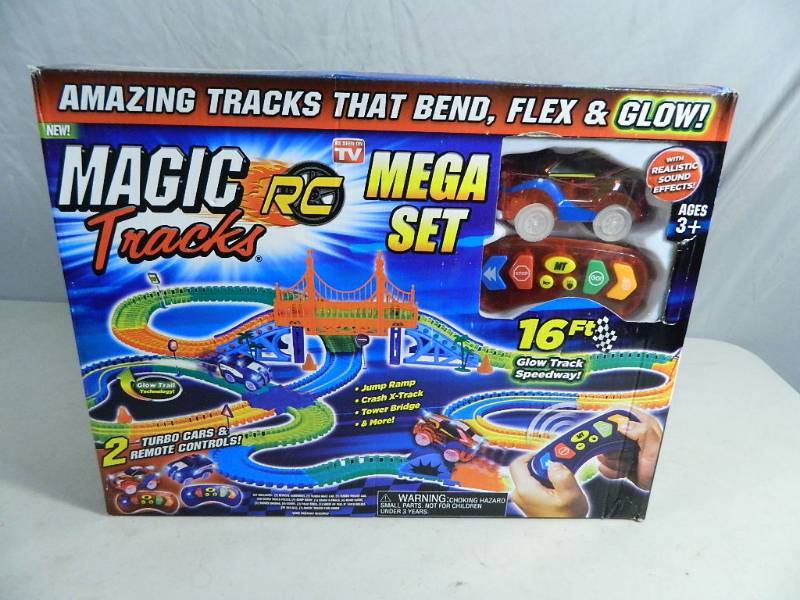 As seen on TV Magic Tracks RC 16 Ft Mega Set Bend Flex Glow 2 Turbo Cars Remotes 
