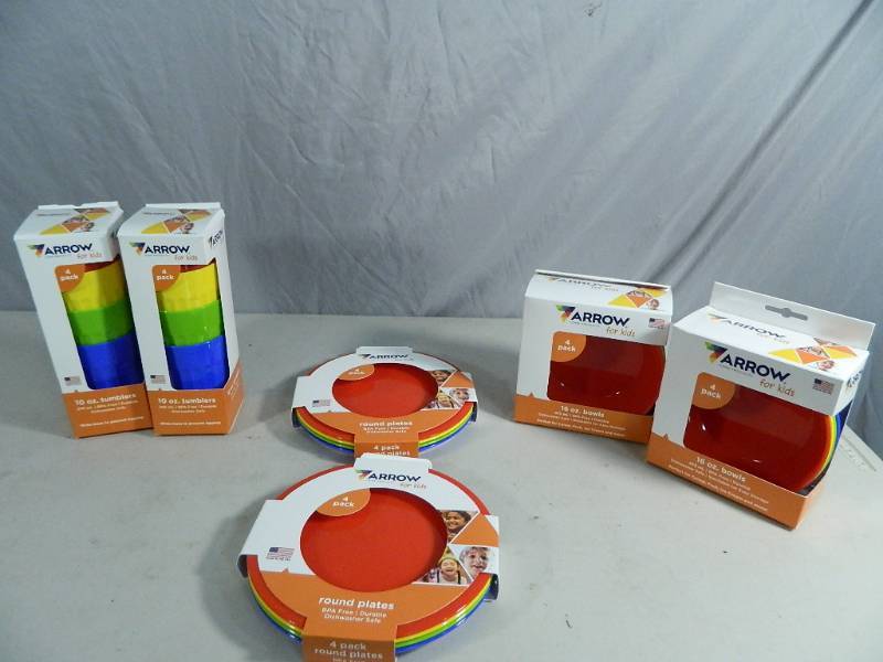 lot 63 image: New Arrow Kids Dish Sets