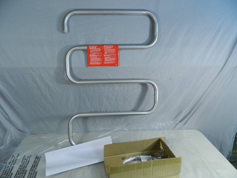 lot 73 image: New Towel Warmer Rack