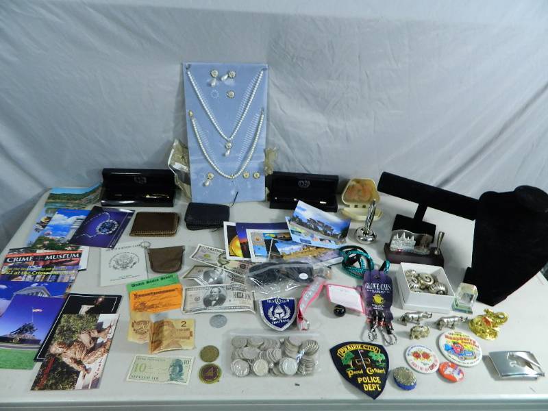 lot 88 image: Jewelry, Collectibles, Currency, Etc