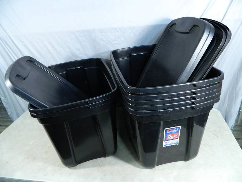 lot 92 image: 7 Matching Totes with Lids