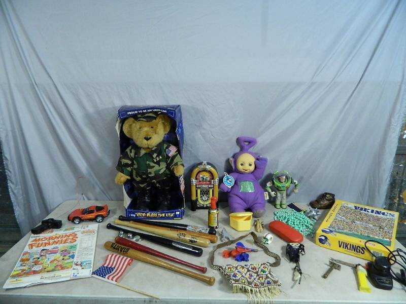 lot 101 image: Assorted Collectibles